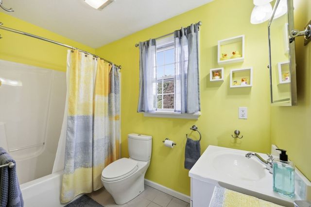 63 Autumn St, Agawam, MA 01001