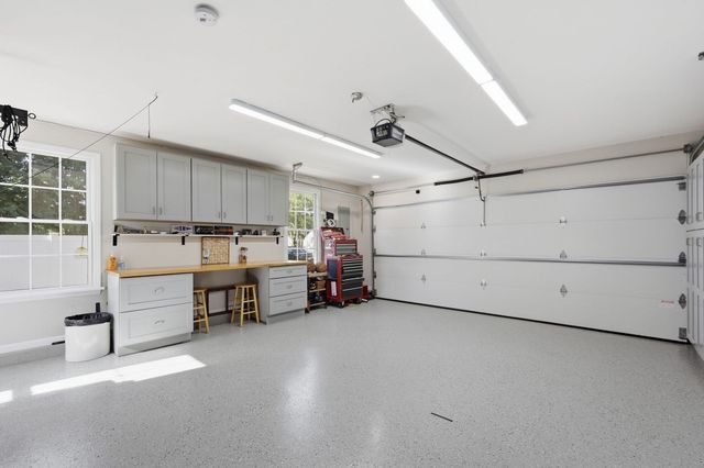 63 Autumn St, Agawam, MA 01001