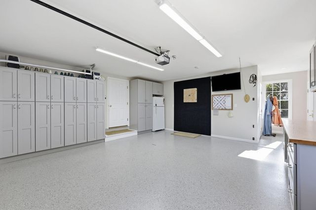 63 Autumn St, Agawam, MA 01001