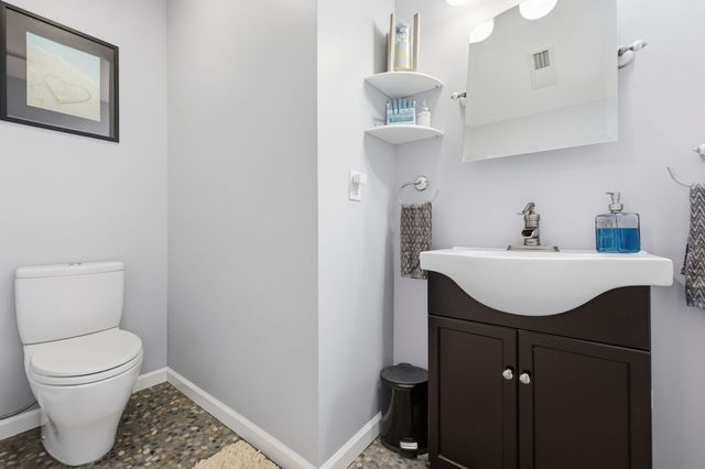 63 Autumn St, Agawam, MA 01001