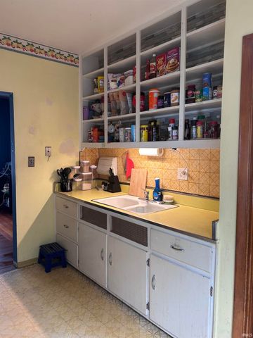 2009 Leer Street, South Bend, IN 46613