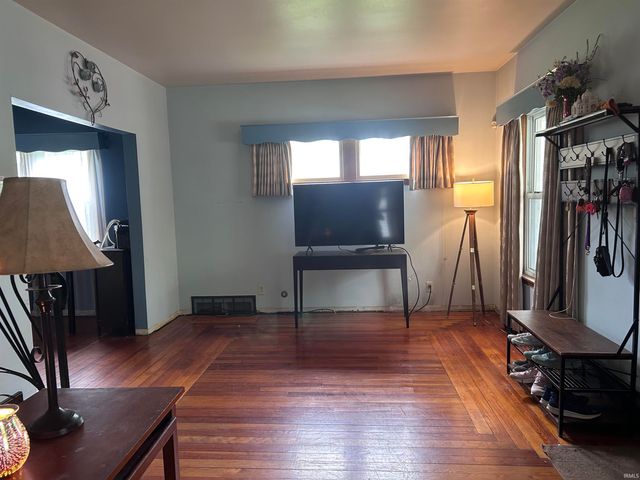 2009 Leer Street, South Bend, IN 46613