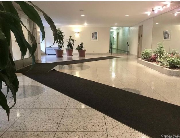 1 Sadore Lane 2W, Yonkers, NY 10710