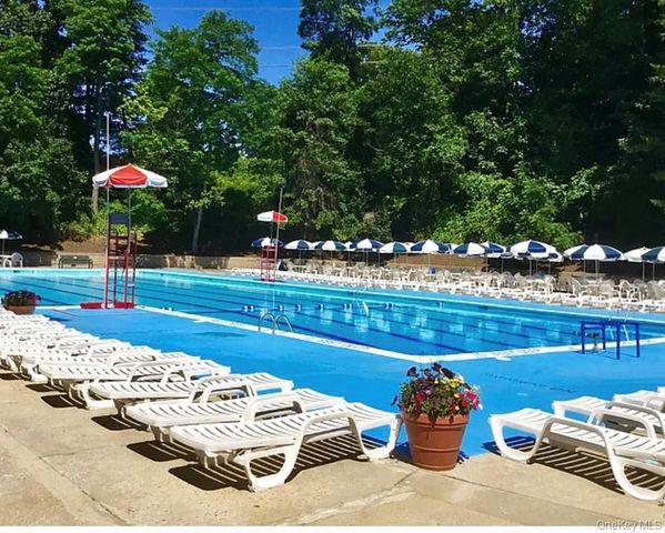 1 Sadore Lane 2W, Yonkers, NY 10710