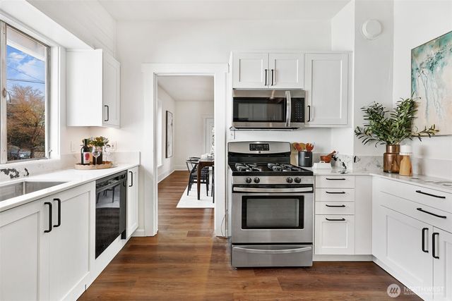 7043 24th Avenue NW, Seattle, WA 98117