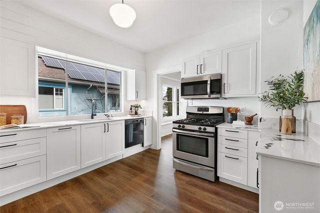 7043 24th Avenue NW, Seattle, WA 98117