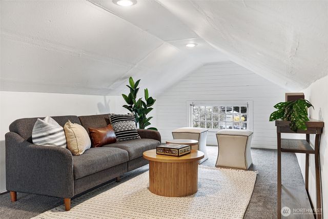 7043 24th Avenue NW, Seattle, WA 98117