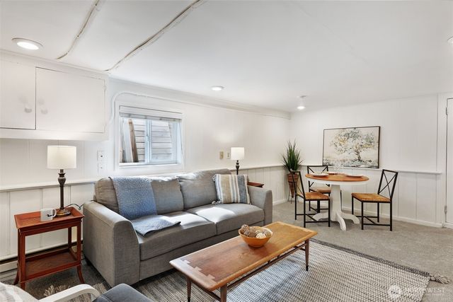 7043 24th Avenue NW, Seattle, WA 98117