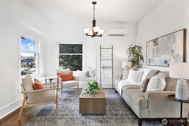 7043 24th Avenue NW, Seattle, WA 98117