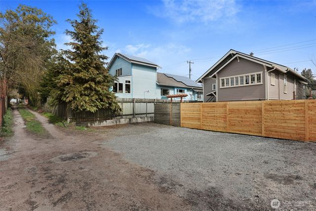 7043 24th Avenue NW, Seattle, WA 98117