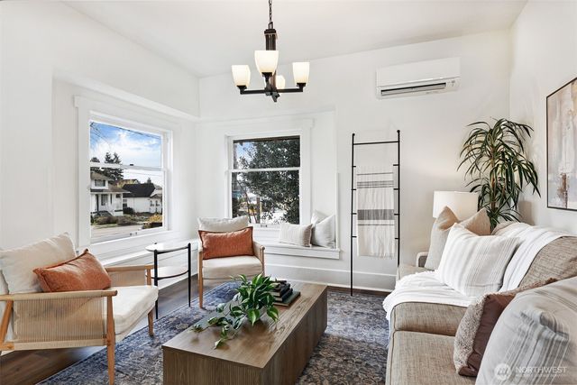 7043 24th Avenue NW, Seattle, WA 98117