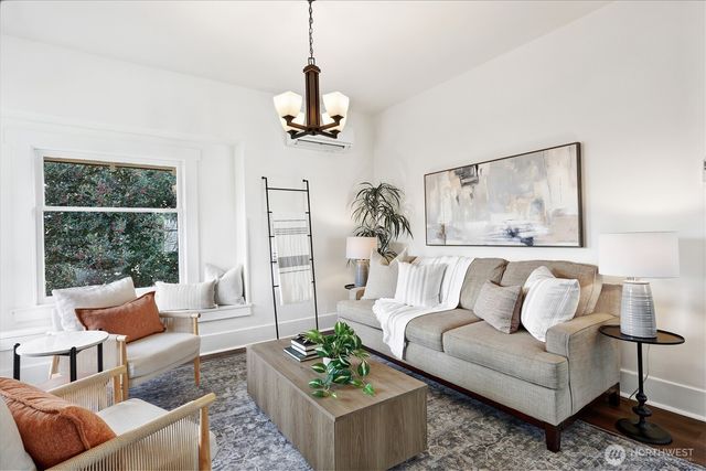 7043 24th Avenue NW, Seattle, WA 98117