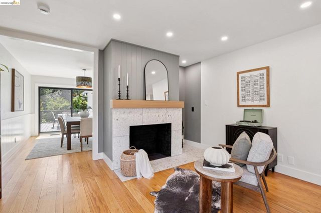 921 Underhills Rd, Oakland, CA 94610