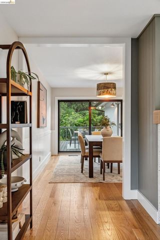 921 Underhills Rd, Oakland, CA 94610
