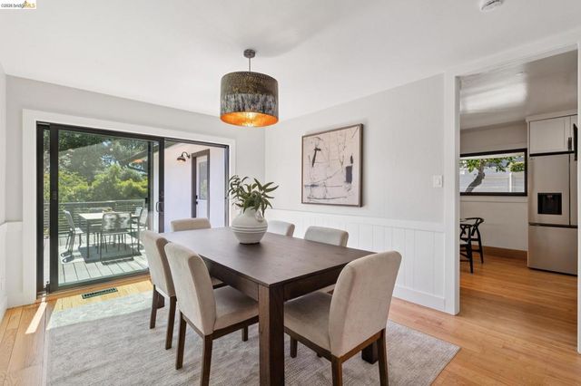 921 Underhills Rd, Oakland, CA 94610