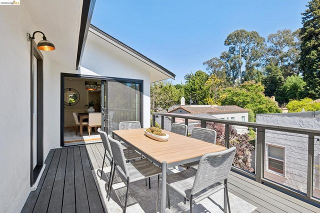 921 Underhills Rd, Oakland, CA 94610