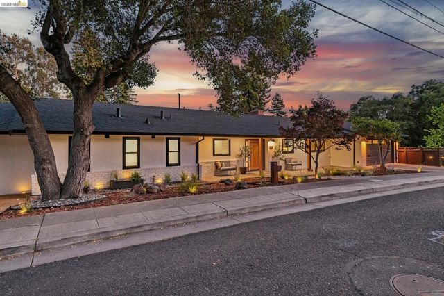 921 Underhills Rd, Oakland, CA 94610