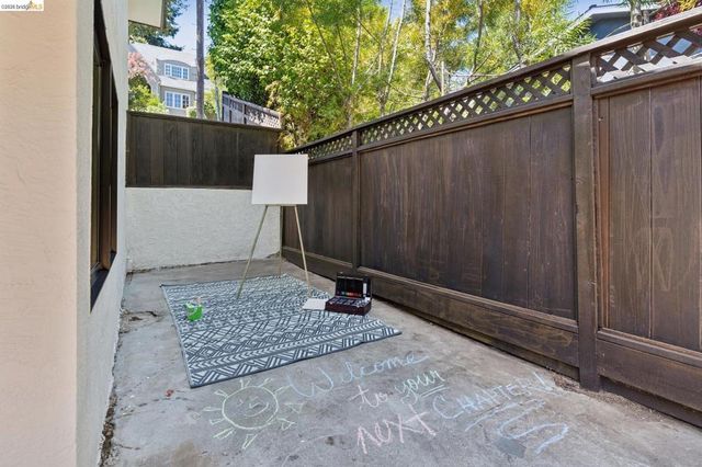 921 Underhills Rd, Oakland, CA 94610