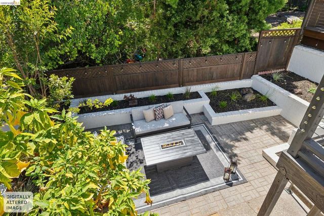 921 Underhills Rd, Oakland, CA 94610