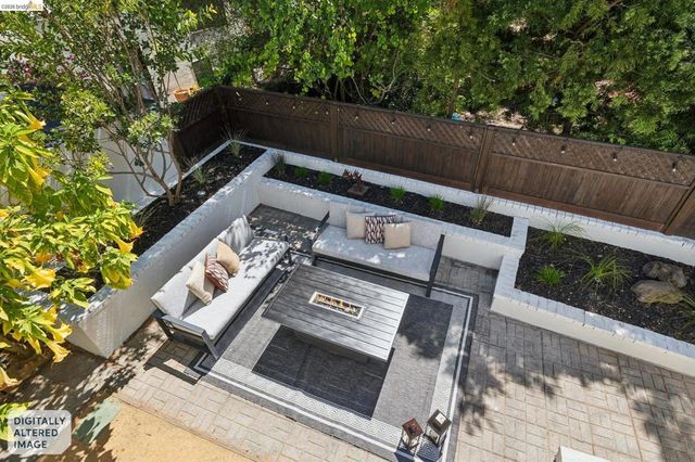 921 Underhills Rd, Oakland, CA 94610