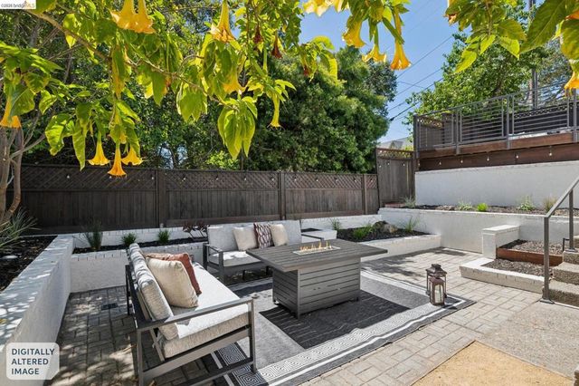 921 Underhills Rd, Oakland, CA 94610