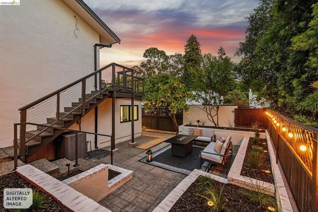921 Underhills Rd, Oakland, CA 94610