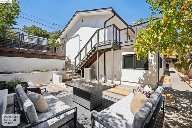 921 Underhills Rd, Oakland, CA 94610