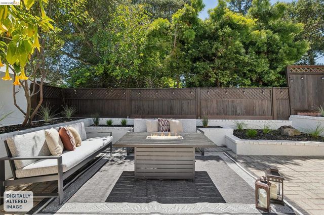 921 Underhills Rd, Oakland, CA 94610