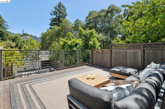 921 Underhills Rd, Oakland, CA 94610