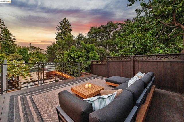921 Underhills Rd, Oakland, CA 94610