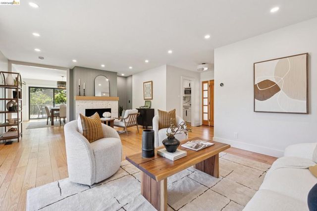 921 Underhills Rd, Oakland, CA 94610