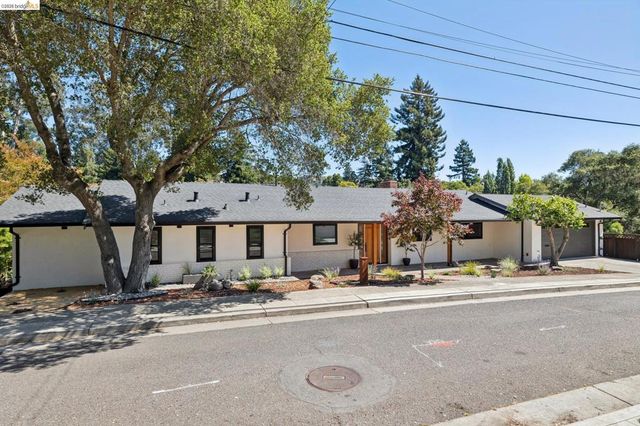 921 Underhills Rd, Oakland, CA 94610