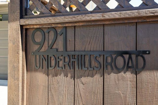 921 Underhills Rd, Oakland, CA 94610
