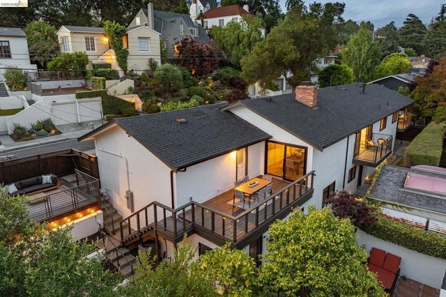 921 Underhills Rd, Oakland, CA 94610