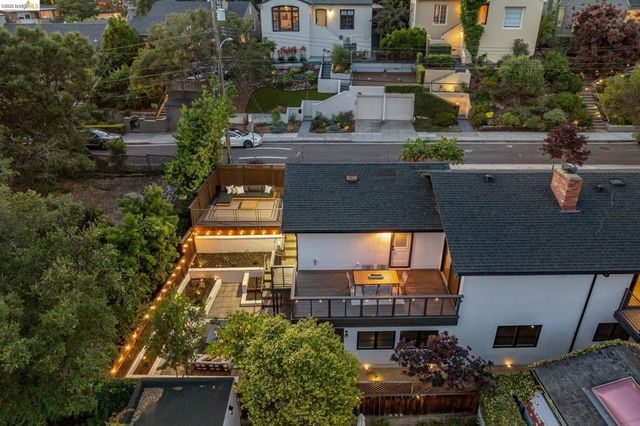921 Underhills Rd, Oakland, CA 94610