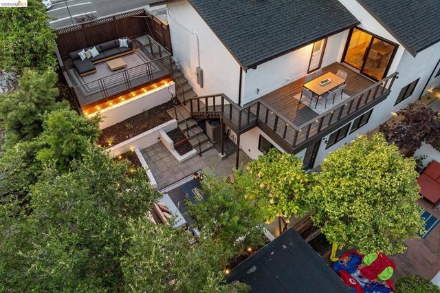 921 Underhills Rd, Oakland, CA 94610