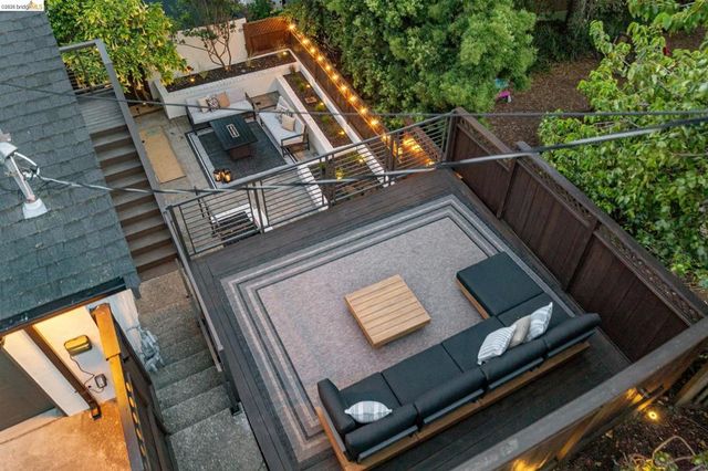 921 Underhills Rd, Oakland, CA 94610