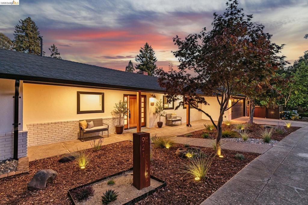 921 Underhills Rd, Oakland, CA 94610