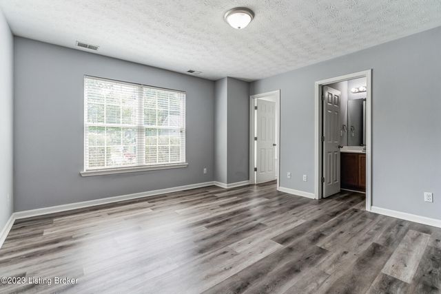 9500 Brady John Ct, Louisville, KY 40229