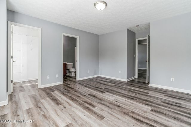 9500 Brady John Ct, Louisville, KY 40229