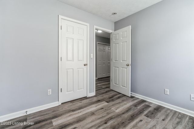 9500 Brady John Ct, Louisville, KY 40229