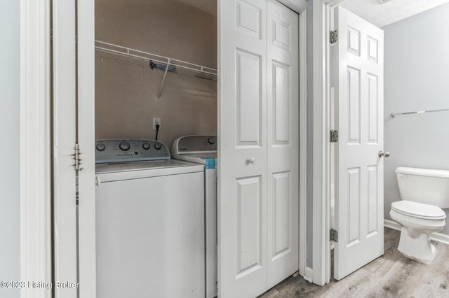 9500 Brady John Ct, Louisville, KY 40229