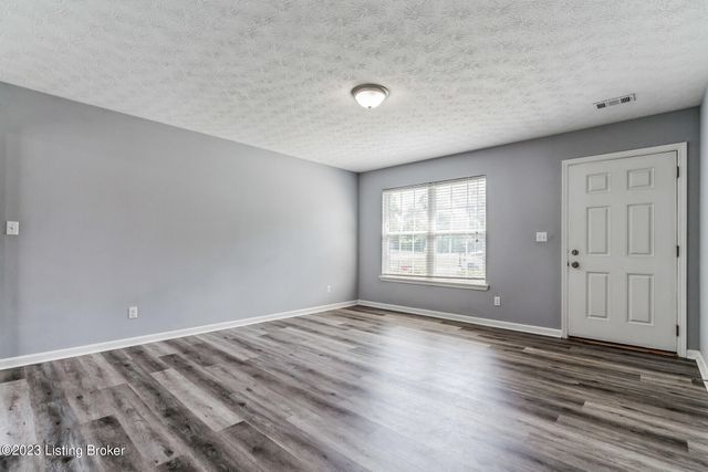 9500 Brady John Ct, Louisville, KY 40229