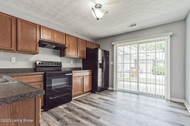 9500 Brady John Ct, Louisville, KY 40229