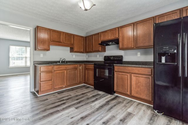 9500 Brady John Ct, Louisville, KY 40229