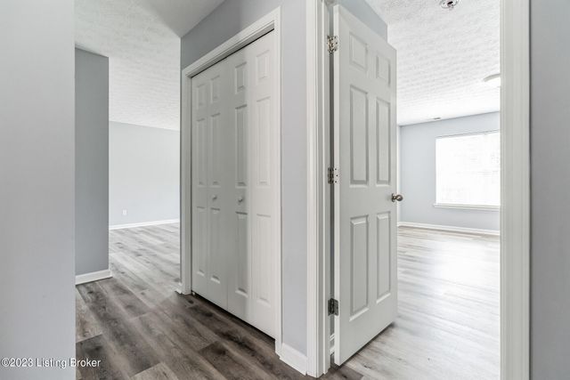 9500 Brady John Ct, Louisville, KY 40229