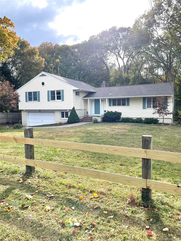 300 Washington Drive, Centerport, NY 11721