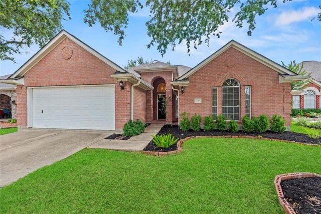 210 Leisure Drive, Stafford, TX 77477