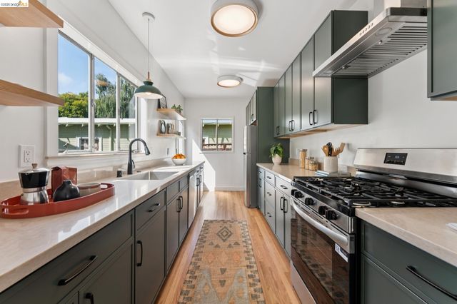 584 Martin St, Oakland, CA 94609