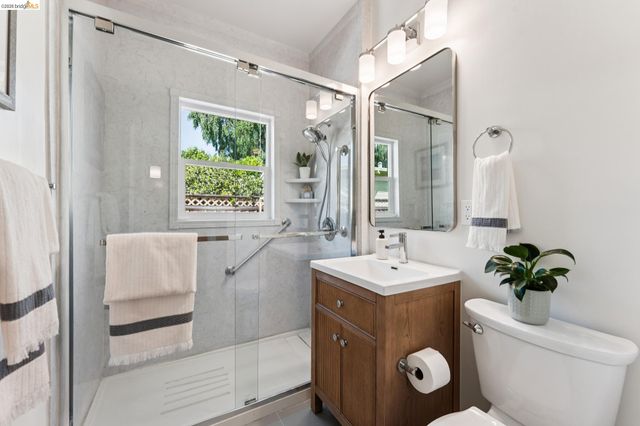 584 Martin St, Oakland, CA 94609